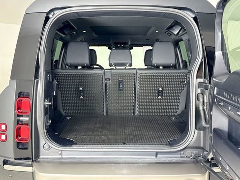 Used 2025 Land Rover Defender 110 X-Dynamic SE AWD/4WD image 25