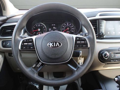 Used 2019 Kia Sorento AWD V6 image 20