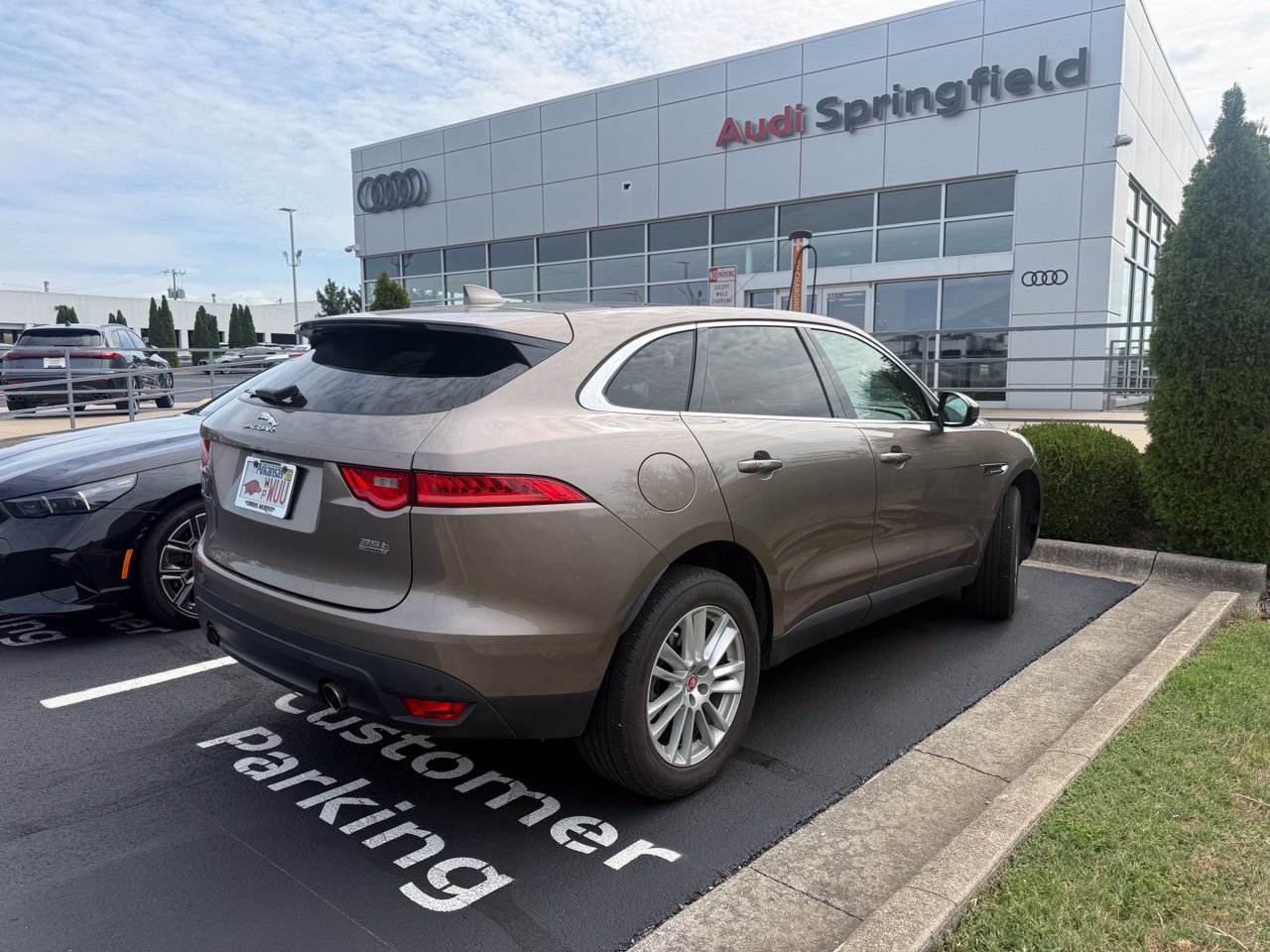 Used 2017 Jaguar F-PACE Prestige AWD/4WD image 3