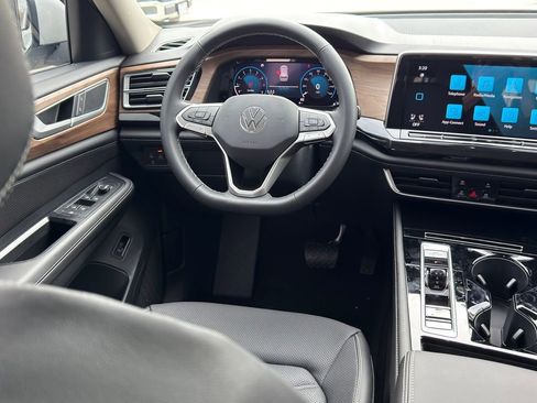 New 2026 Volkswagen Atlas SE FWD image 25