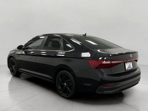Used 2025 Volkswagen Jetta SE FWD image 7