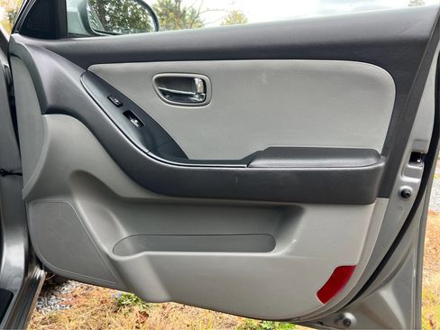 Used 2010 Hyundai Elantra SE image 18