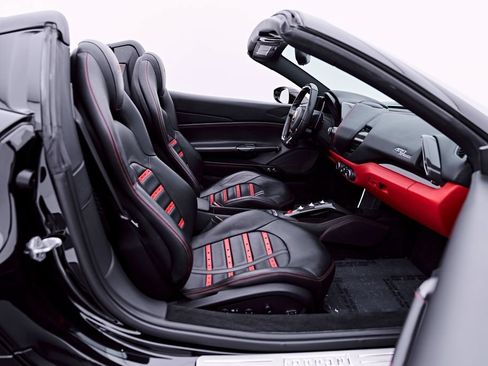 Used 2018 Ferrari 488 Spider RWD image 50
