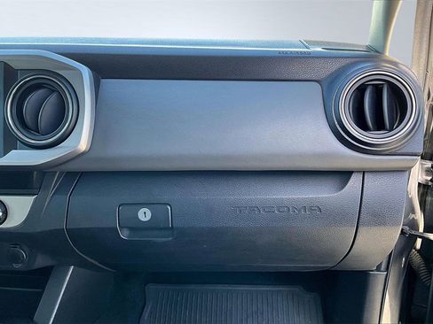 Used 2019 Toyota Tacoma SR5 image 18