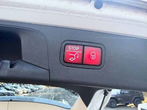 Used 2022 Mercedes-Benz GLC 300 4MATIC image 32