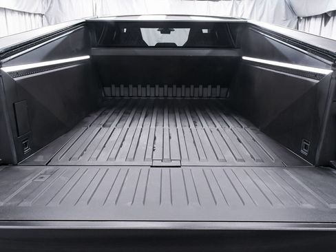 Used 2025 Tesla Cybertruck AWD Crew Cab image 82