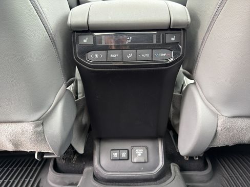 Used 2020 Toyota Highlander Platinum AWD/4WD image 15