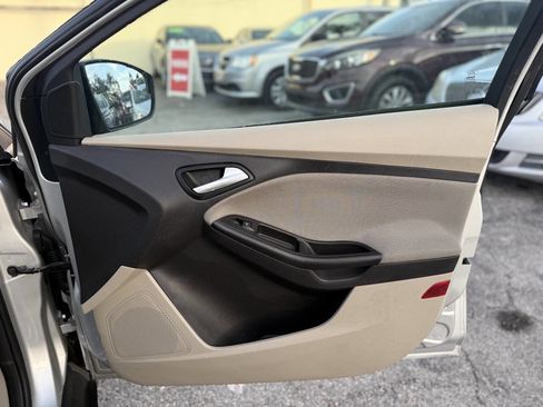 Used 2014 Ford Focus SE image 25