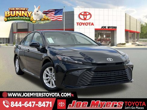 Used 2025 Toyota Camry LE image 1