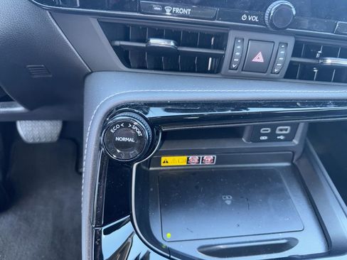 Used 2025 Lexus NX 250 FWD w/ Towing Package (2000 Lbs) image 21