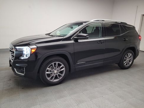 Used 2024 GMC Terrain SLT image 2