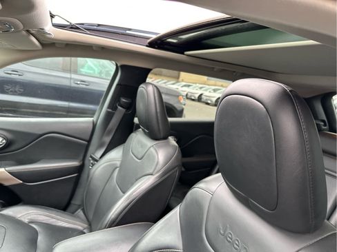 Used 2018 Jeep Cherokee Limited AWD/4WD image 8