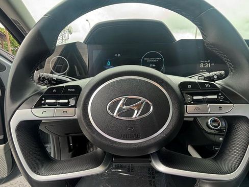 Used 2023 Hyundai Elantra Limited FWD image 15