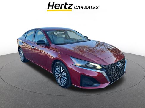 Used 2025 Nissan Altima 2.5 SV image 1