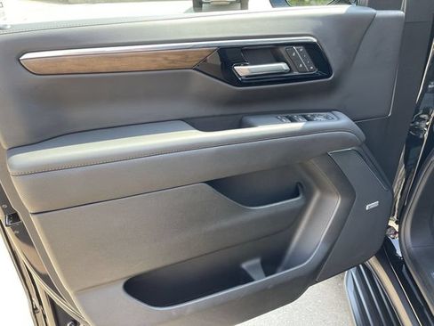 Used 2026 Chevrolet Suburban High Country w/ Sun And Tow Package AWD/4WD image 10