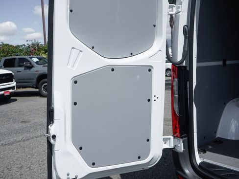 Used 2024 Mercedes-Benz Sprinter 2500 image 9