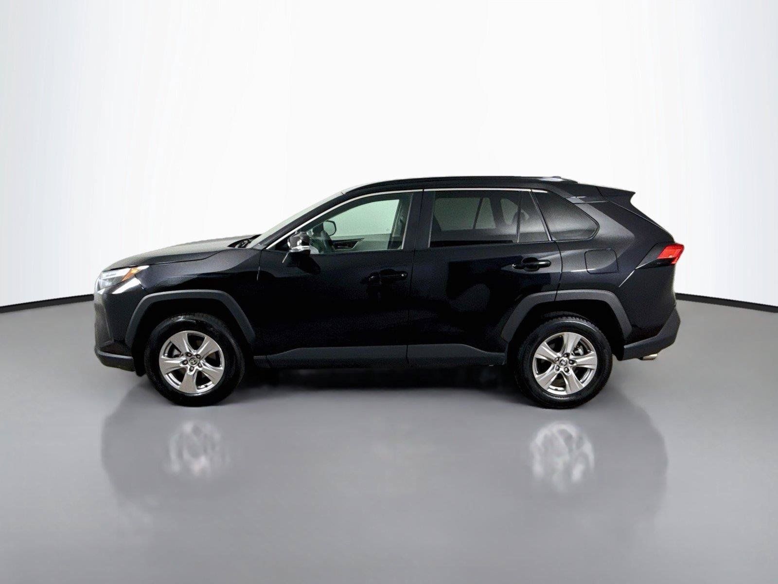 Used 2025 Toyota RAV4 XLE AWD/4WD image 8