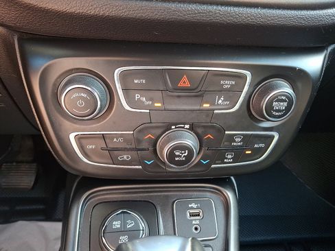 Used 2021 Jeep Compass Trailhawk w/ Convenience Group AWD/4WD image 16