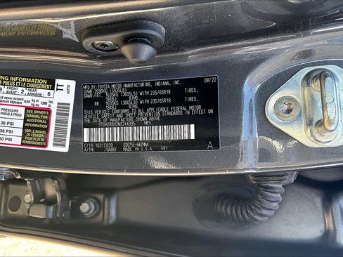 Used 2022 Toyota Highlander XLE AWD/4WD image 36
