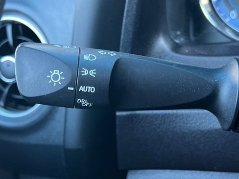 Used 2018 Toyota Corolla LE FWD image 50