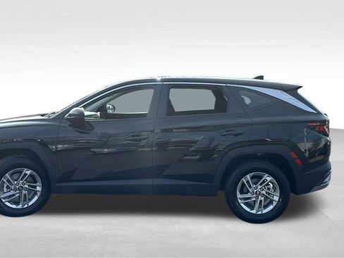 Used 2025 Hyundai Tucson SE image 4