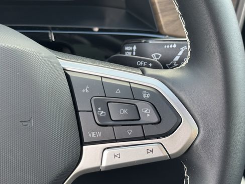 Used 2025 Volkswagen Atlas SE image 22