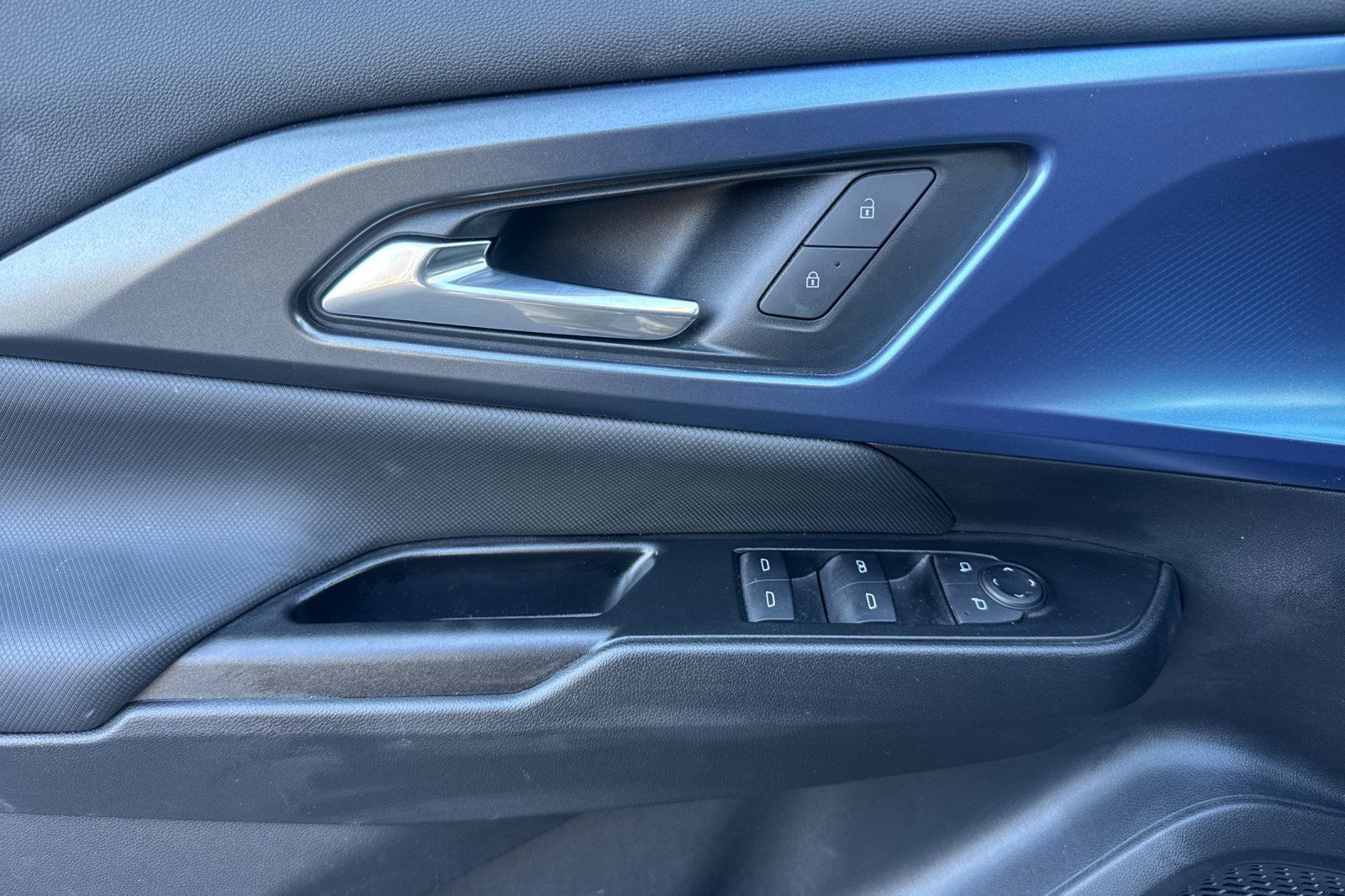 Used 2024 Chevrolet Equinox EV LT w/ LPO, All-Weather Mat Package FWD image 12