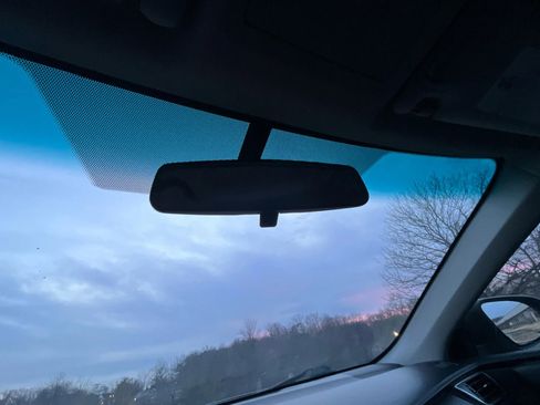 Used 2015 Toyota Camry LE image 18