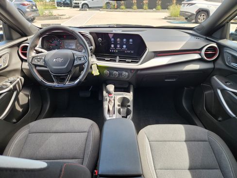 Used 2024 Chevrolet Trax RS w/ Sunroof Package FWD image 8