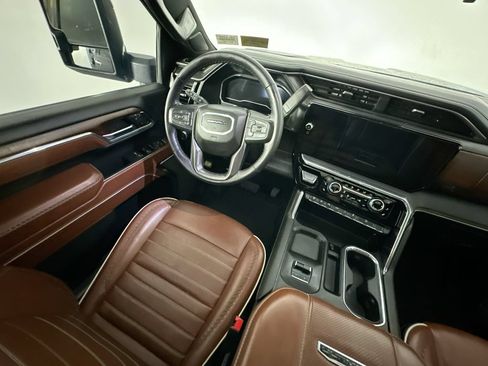 Used 2024 GMC Sierra 2500 Denali Ultimate AWD/4WD image 9