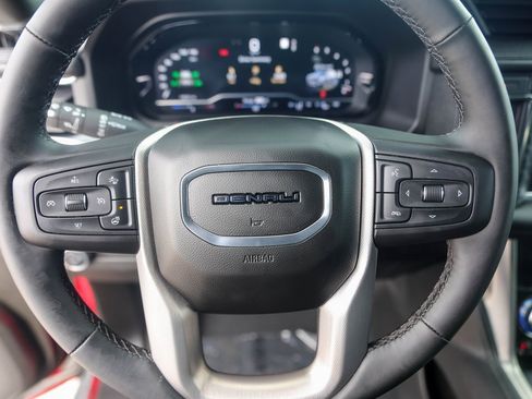 Used 2023 GMC Yukon Denali image 15