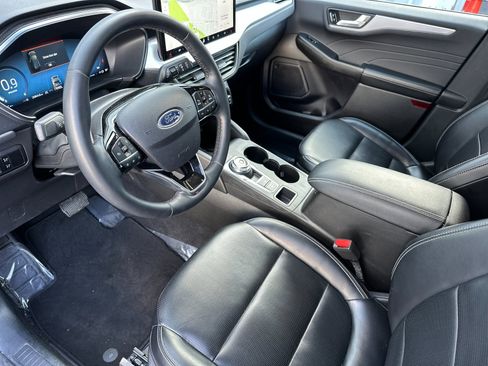 Used 2024 Ford Escape Platinum image 9