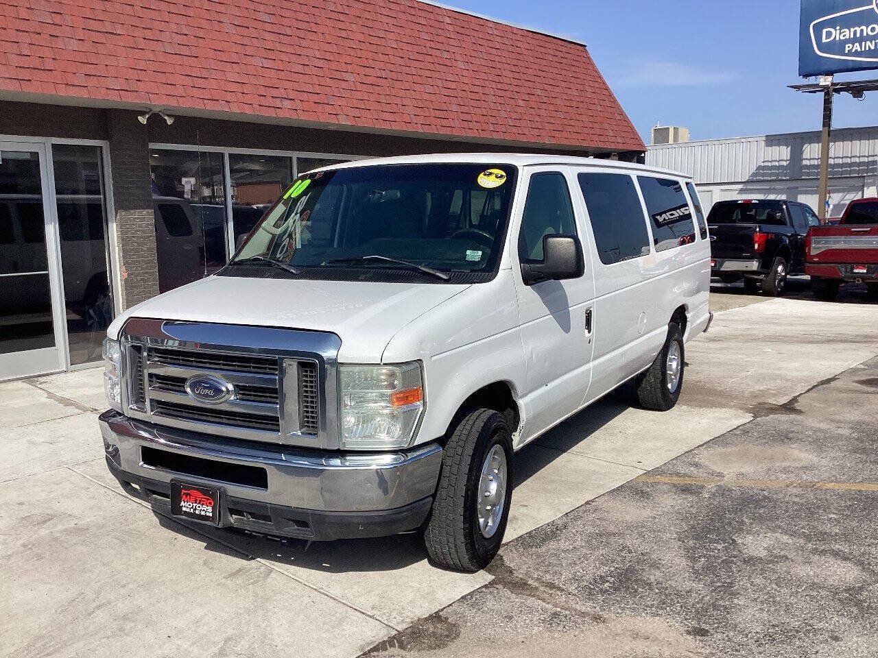 Used 2010 Ford E-350 and Econoline 350 XL RWD image 2