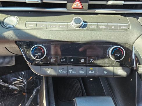 Used 2025 Hyundai Elantra SEL FWD image 19