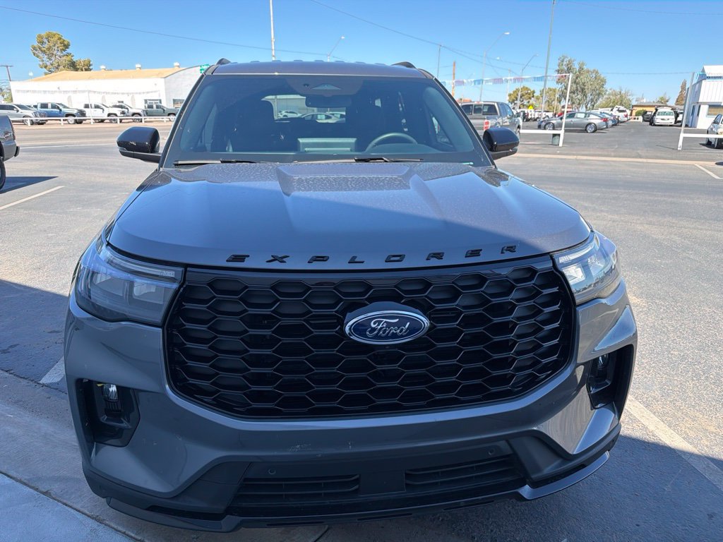 Used 2026 Ford Explorer ST-Line w/ ST-Line Street Pack RWD image 2