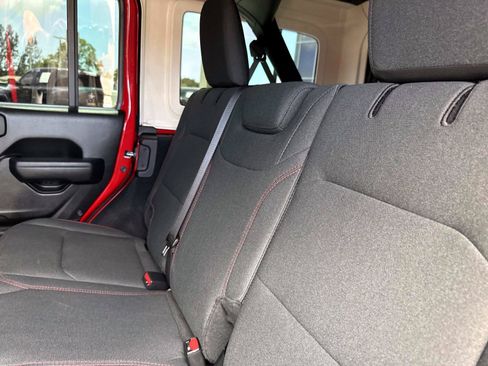 Used 2026 Jeep Wrangler Unlimited Rubicon AWD/4WD image 12