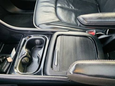 Used 2025 Chrysler Pacifica Limited image 27