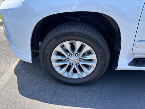 Used 2018 Lexus GX 460 Premium w/ Premium Package AWD/4WD image 26