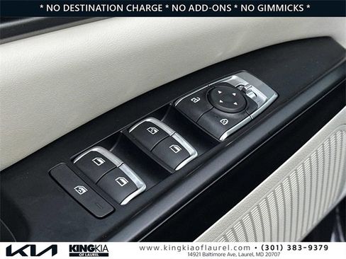 Used 2024 Kia Carnival LX image 20