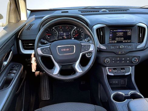 Used 2024 GMC Terrain SLE image 5