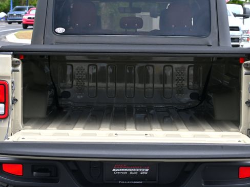 Used 2022 Jeep Gladiator Overland image 31