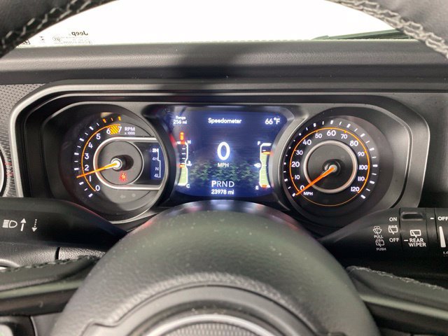 Used 2025 Jeep Wrangler Unlimited Rubicon w/ Convenience Group AWD/4WD image 22