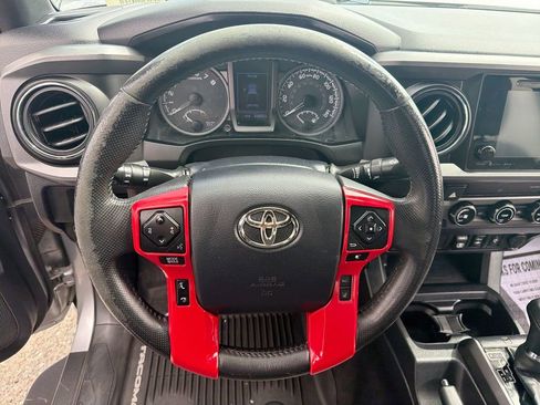 Used 2018 Toyota Tacoma TRD Off-Road RWD image 11