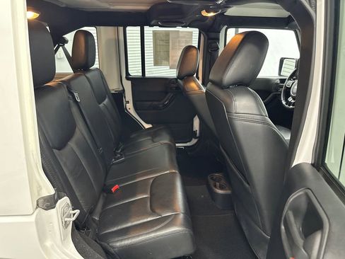 Used 2014 Jeep Wrangler Unlimited Sahara AWD/4WD image 12