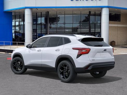 New 2026 Chevrolet Trax LT w/ Driver Confidence Package FWD image 3