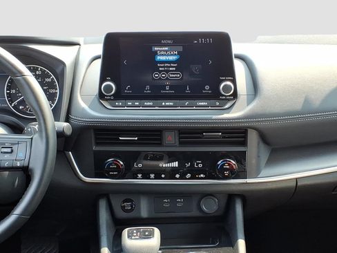 Used 2025 Nissan Rogue SV AWD/4WD image 16