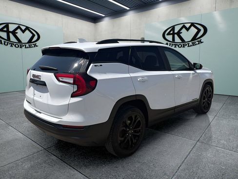 Used 2022 GMC Terrain SLE w/ Driver Convenience Package FWD image 3