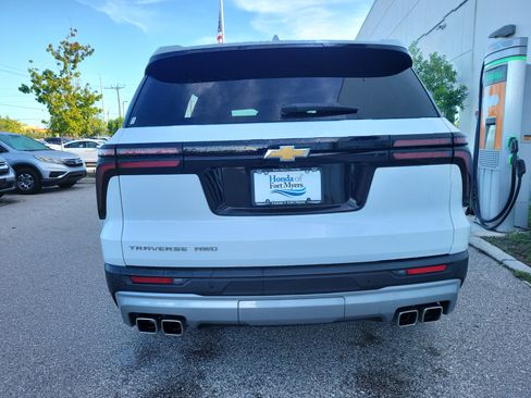 Used 2025 Chevrolet Traverse LT AWD/4WD image 5