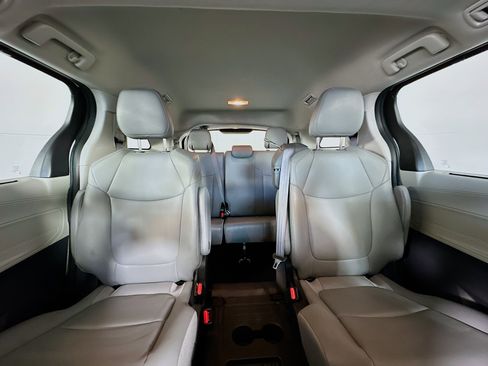 Used 2023 Toyota Sienna XLE image 30