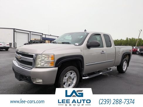 Used 2007 Chevrolet Silverado 1500 LT w/ 1LT Convenience Package AWD/4WD image 7